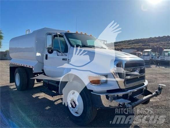 Ford F750 油罐车