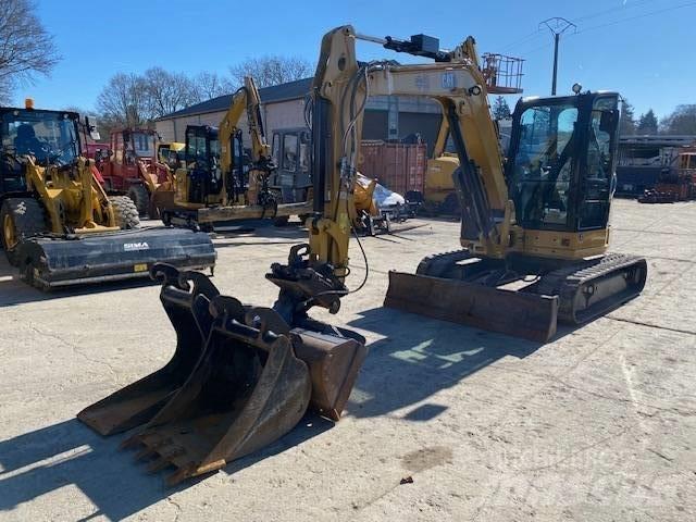 CAT 305 CR 小型挖掘机