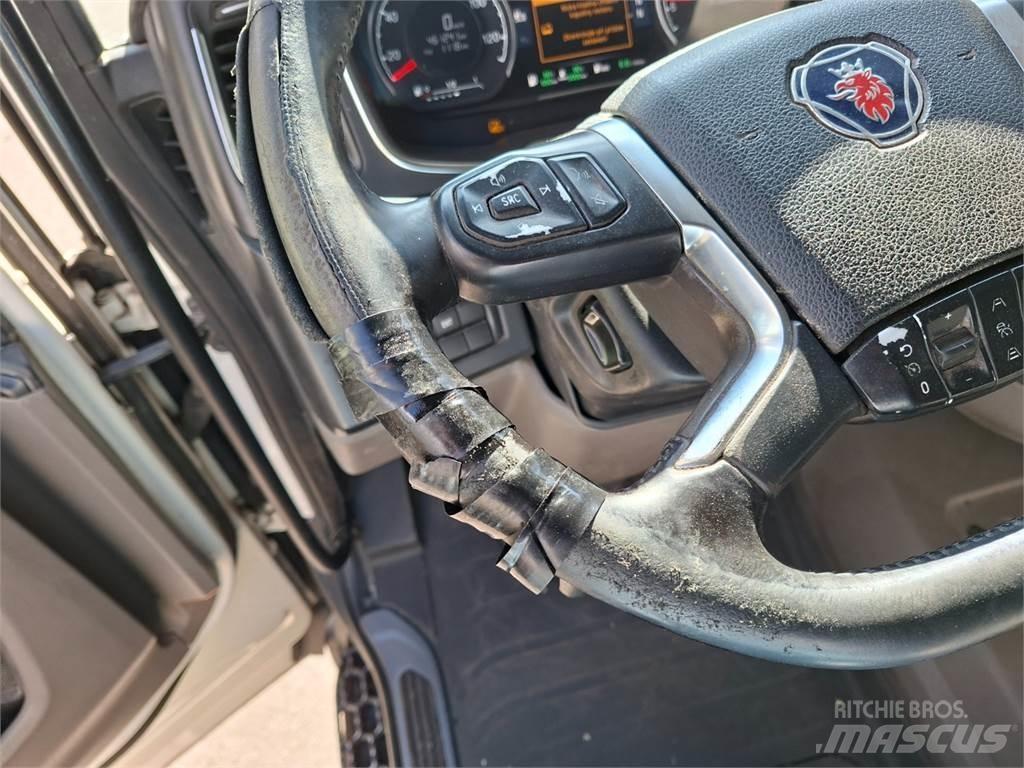Scania R450 牵引车