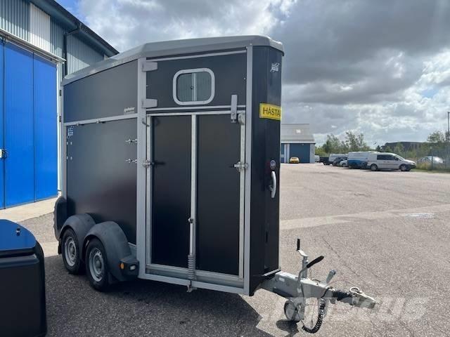 Ifor Williams HB403 牲畜运输半挂车
