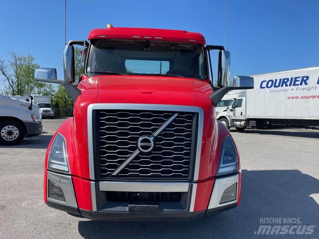 Volvo VNL64T300 牵引车