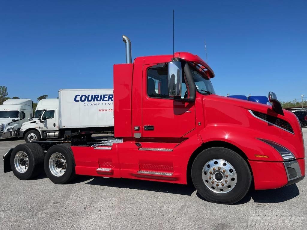 Volvo VNL64T300 牵引车