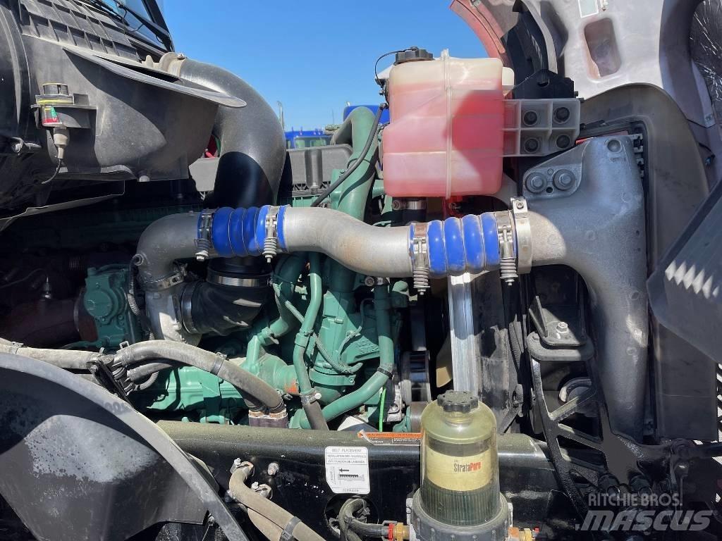 Volvo VNL64T300 牵引车