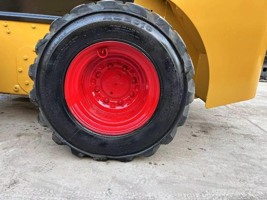 CAT 262 D SR 滑移装载机