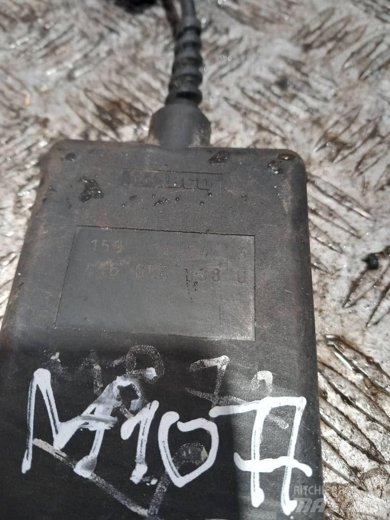 MAN TGA  4460561380 驾驶室与内部