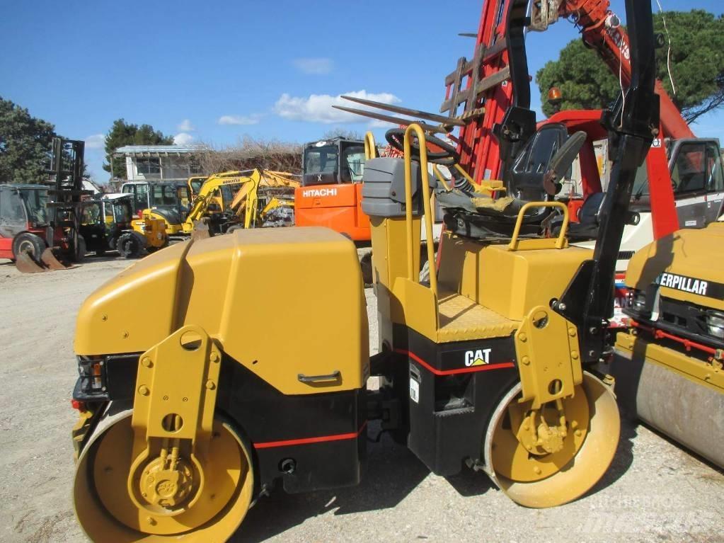 CAT CB 214 E 双轮压路机