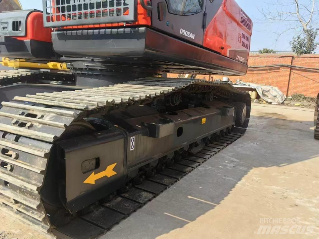 Doosan DX225LC-9C 履带挖掘机