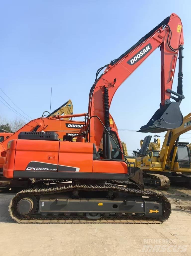 Doosan DX225LC-9C 履带挖掘机