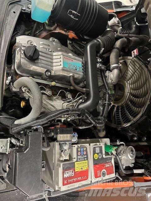 Toyota 02-8 FDF 30 柴油叉车