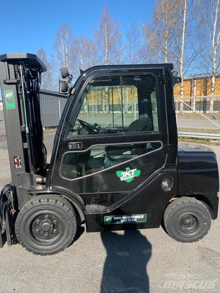 Toyota 02-8 FDF 30 柴油叉车