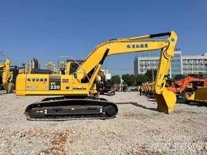 Komatsu PC 220 履带挖掘机