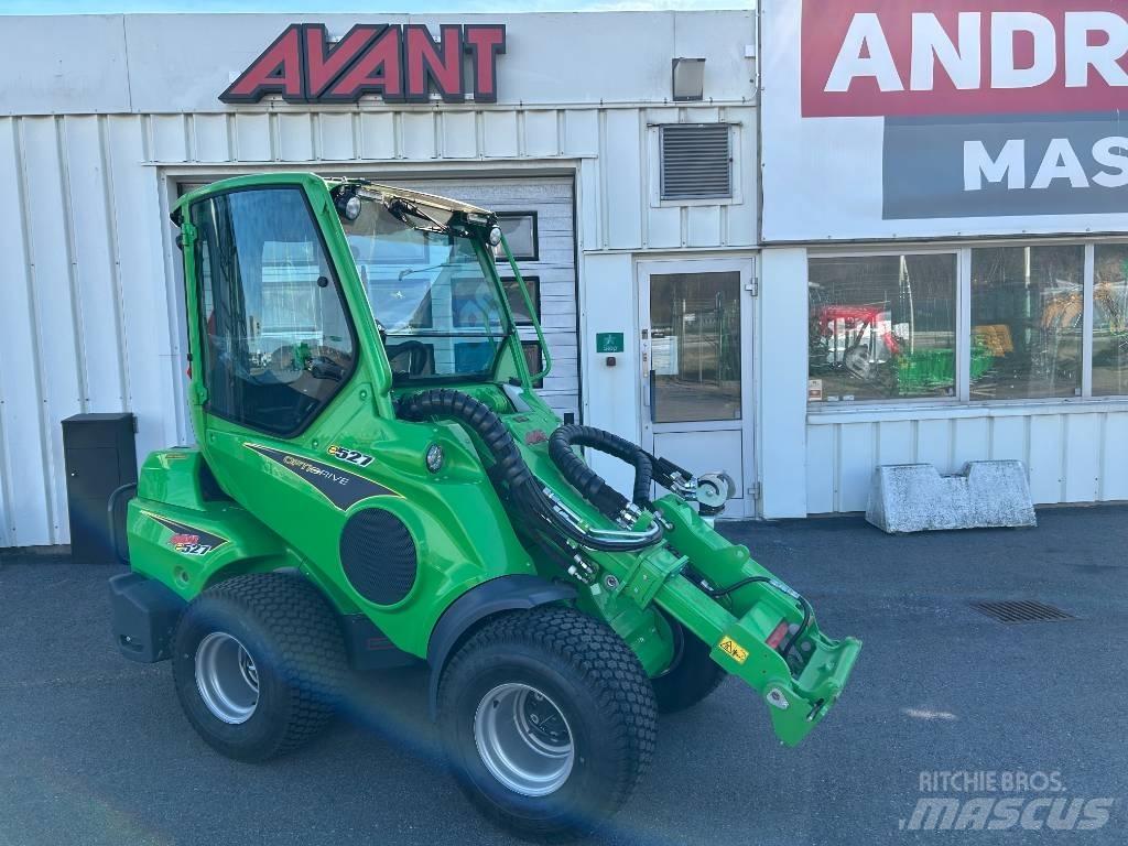 Avant E 527 Med  hytt 滑移装载机