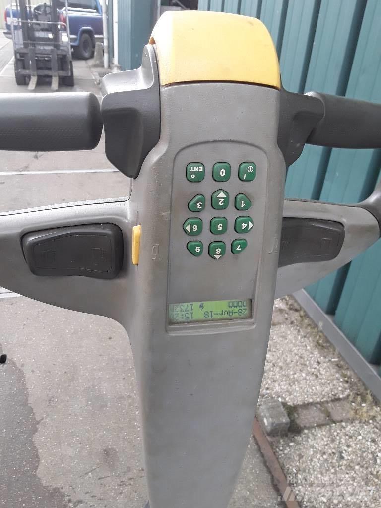 Nissan PLL160 手摇升降机