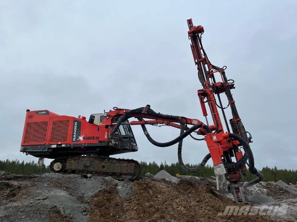 Sandvik DX800 钻孔机