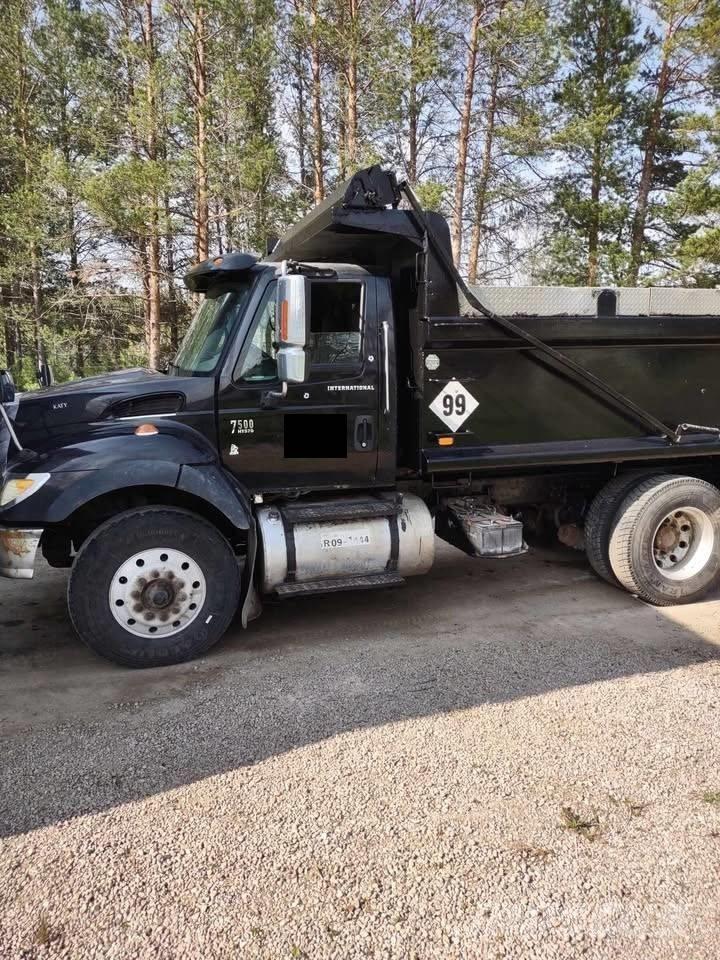 International 7500 自卸式货车
