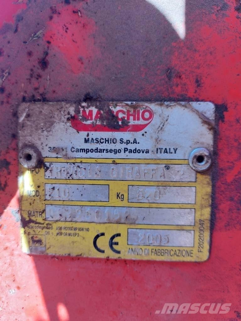 Maschio Giraffa 210 牧场割草机和切顶器