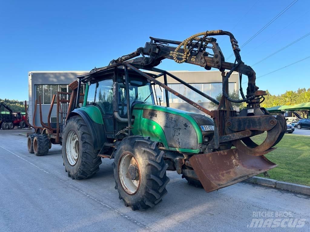 Valtra T130 林业拖拉机