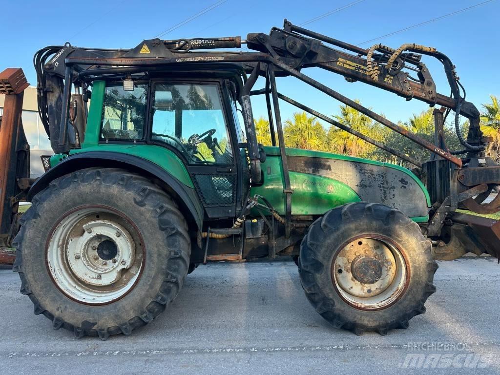 Valtra T130 林业拖拉机