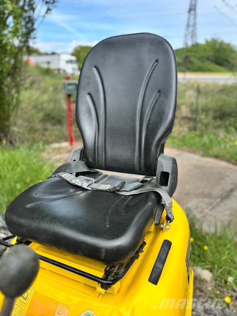 Komatsu PC 09 小型挖掘机