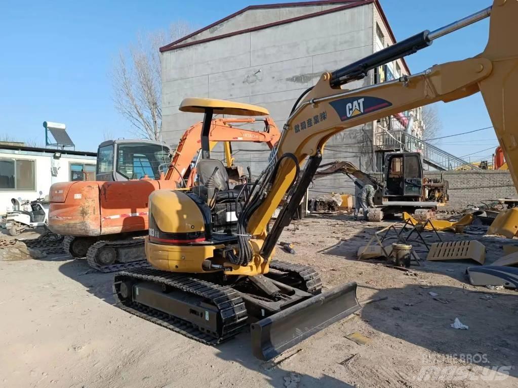 CAT 303 CR 小型挖掘机