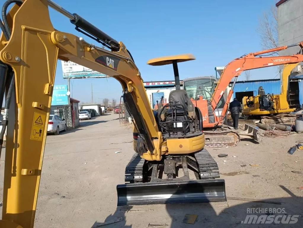 CAT 303 CR 小型挖掘机
