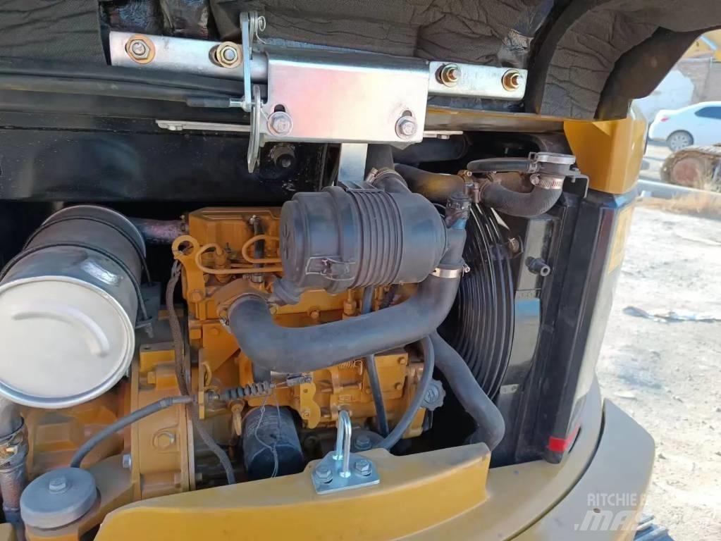 CAT 303 CR 小型挖掘机