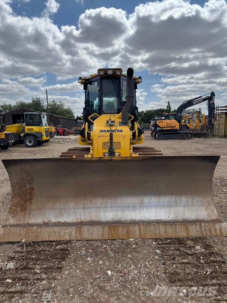 Komatsu D51PX-24 履带式推土机