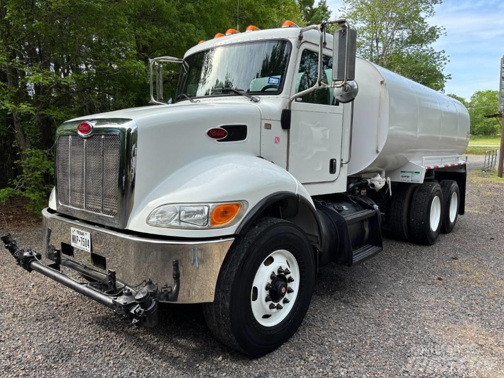 Peterbilt 348 水罐车