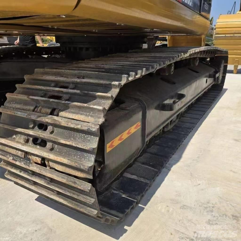 CAT 323 D 履带挖掘机