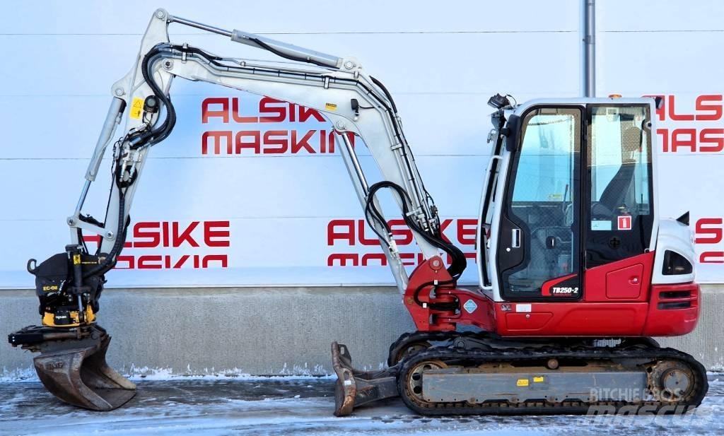 Takeuchi TB 250 小型挖掘机