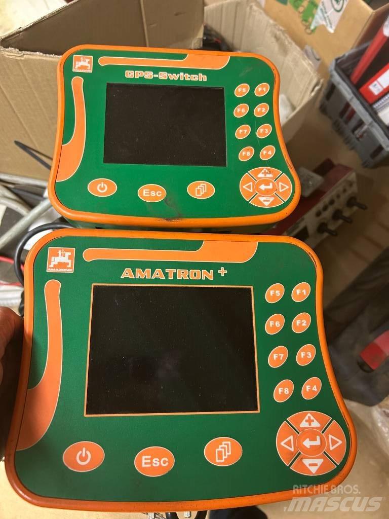 Amazone UX 4200 牵引式喷雾机
