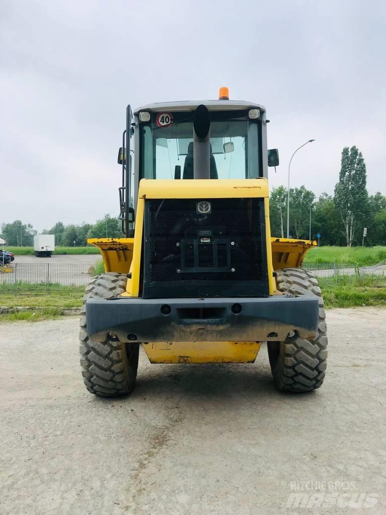 New Holland W 110 B 轮式装载机