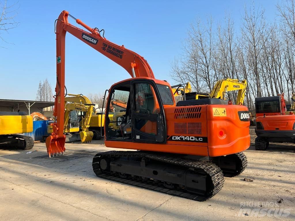 Doosan DX 140 小型挖掘机