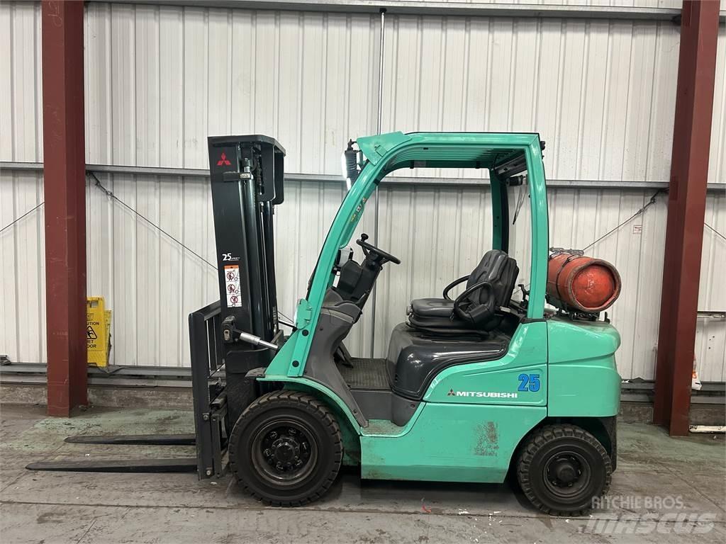 Mitsubishi FG25N 天然气叉车