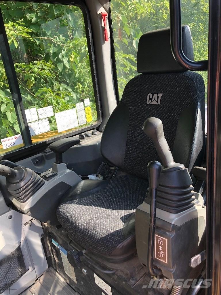 CAT 305 E2 CR 小型挖掘机