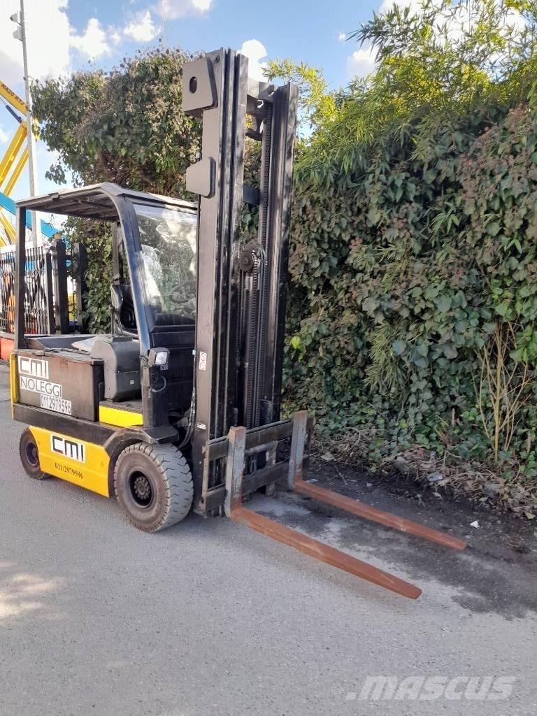 OM E 25 C 电动叉车