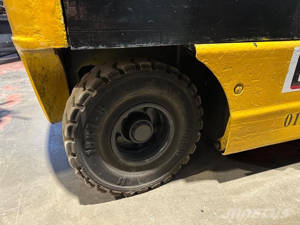 OM E 25 C 电动叉车