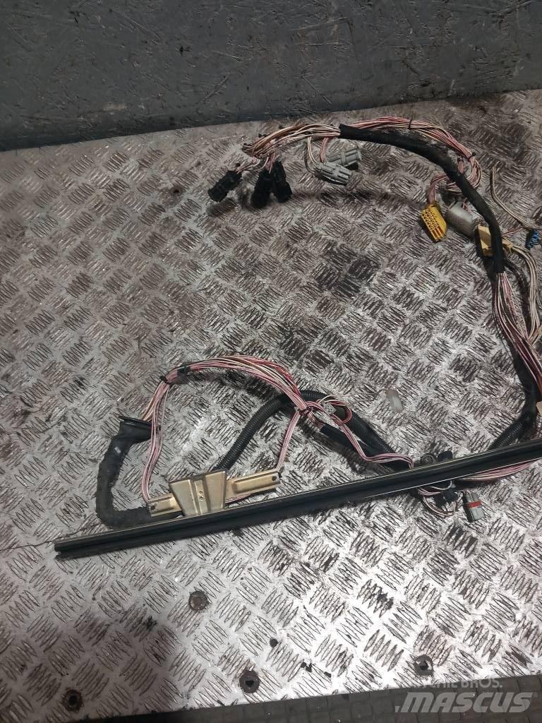 MAN TGA  81626806122 驾驶室与内部