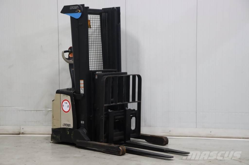 Crown SHR5520-1.13 手推堆垛车