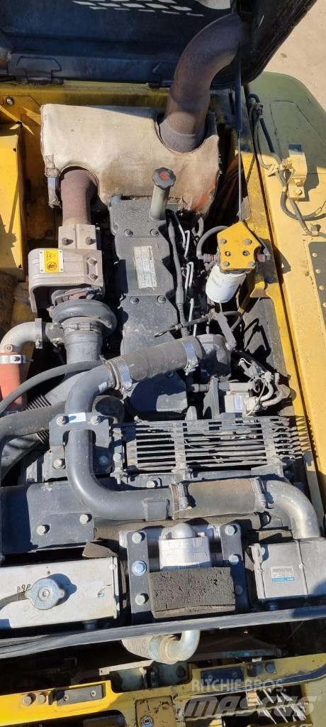 Komatsu PC 210-8 履带挖掘机