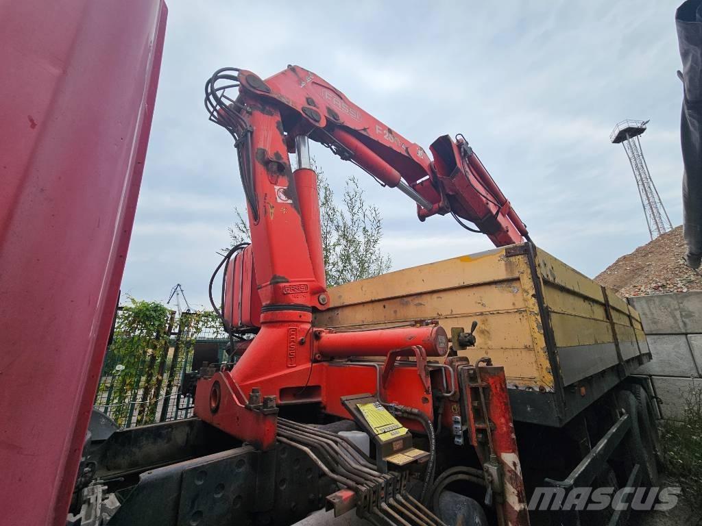 Scania P 94 FASSI 厢式货车