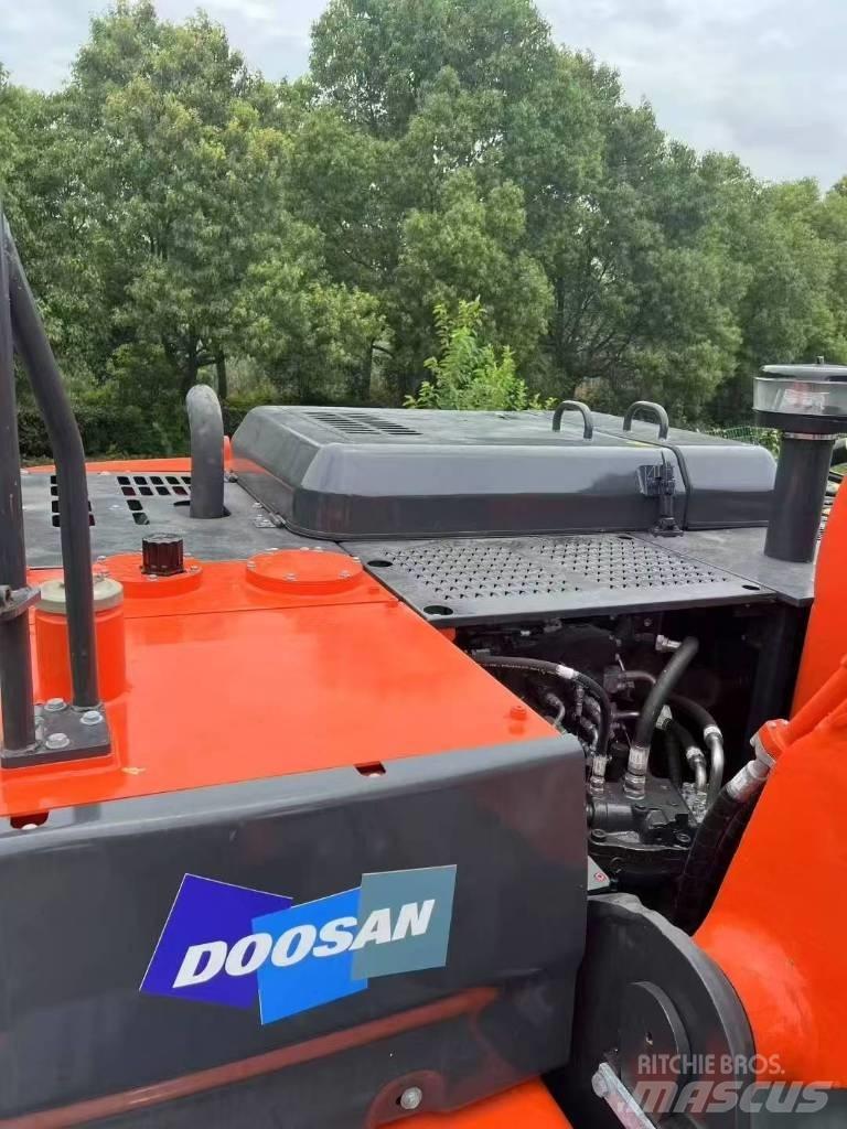 Doosan DX 225LC-9C 履带挖掘机