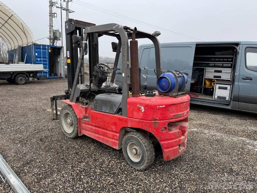 Manitou CG 30 P 天然气叉车