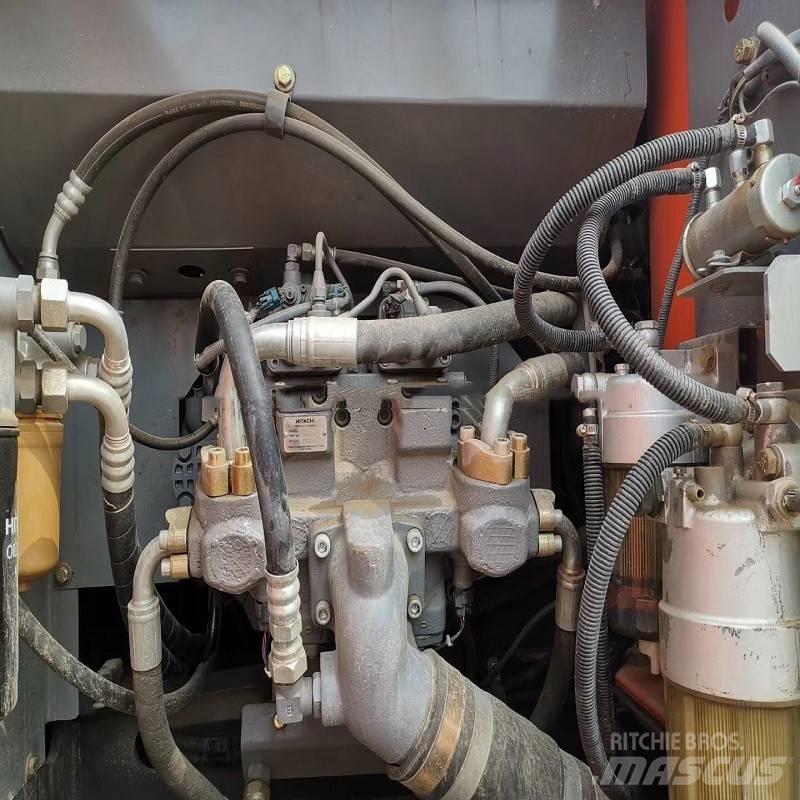 Hitachi zx200 履带挖掘机