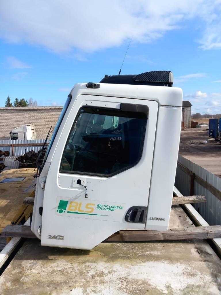 Renault Midlum 240 驾驶室与内部