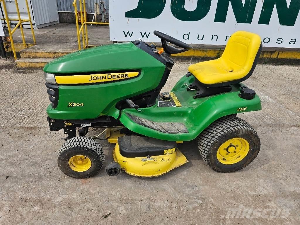 John Deere X 304 骑乘式割草机