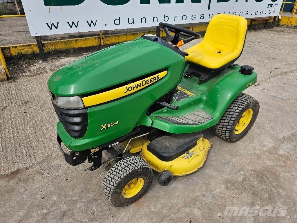 John Deere X 304 骑乘式割草机