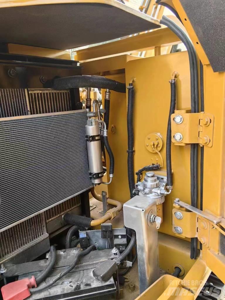 CAT 307E2 小型挖掘机