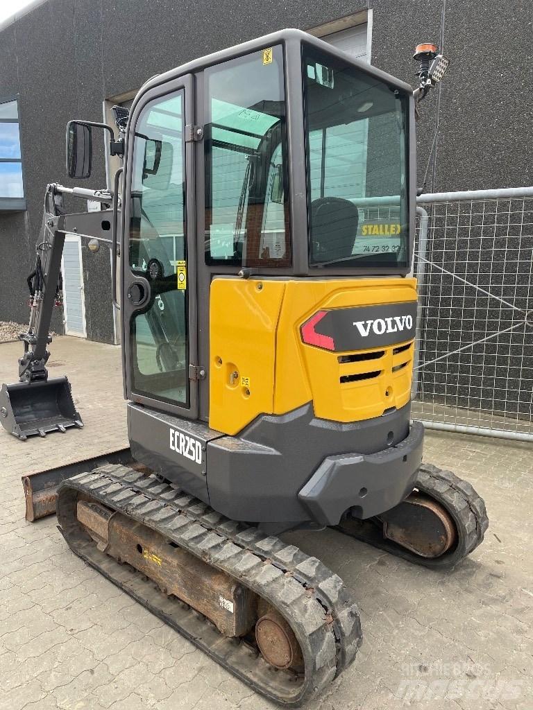 Volvo ECR25D 小型挖掘机