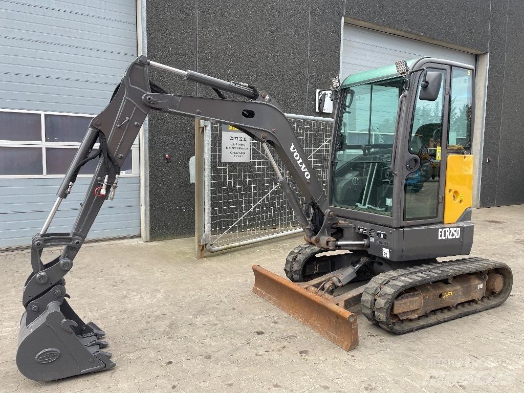 Volvo ECR25D 小型挖掘机
